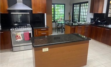 Venta de casa en Costa del Este (Antigua) GTA