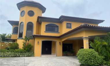 Venta de casa en Costa del Este (Antigua) GTA