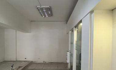 Local Comercial en Arriendo en Bombero Adolfo Ossa esquina con Paseo Ahumada, Santiago