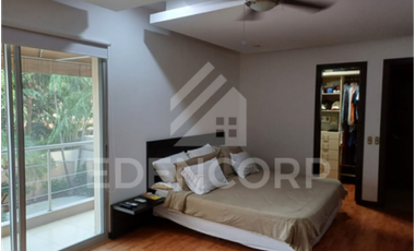 Casa esquinera en en Urb. San Isidro