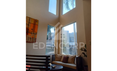 Casa esquinera en en Urb. San Isidro