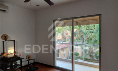 Casa esquinera en en Urb. San Isidro