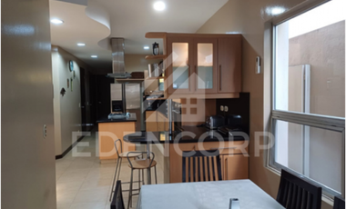 Casa esquinera en en Urb. San Isidro