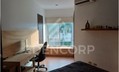 Casa esquinera en en Urb. San Isidro