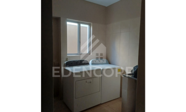 Casa esquinera en en Urb. San Isidro