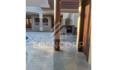 Casa esquinera en en Urb. San Isidro