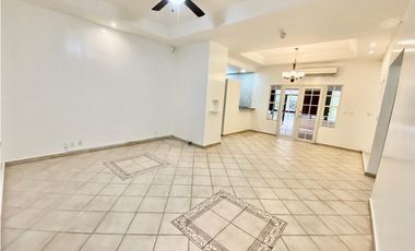 VENTA CASA  309M2 EN REA REVERTIDA ALBROOK KAF