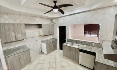 VENTA CASA  309M2 EN REA REVERTIDA ALBROOK KAF