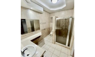 VENTA CASA  309M2 EN REA REVERTIDA ALBROOK KAF