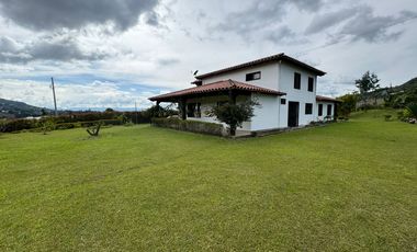 Hermosa finca para la venta rodeada de naturaleza