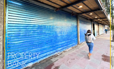 Local Comercial en Arriendo en Gran Avda. José Miguel Carrera 4275, esquina Teresa Vial / San Miguel - Santiago.