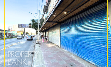 Local Comercial en Arriendo en Gran Avda. José Miguel Carrera 4275, esquina Teresa Vial / San Miguel - Santiago.
