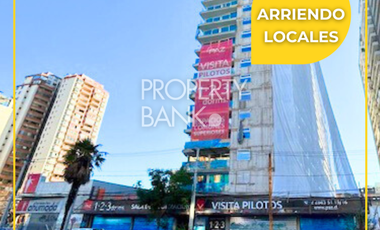 Local Comercial en Arriendo en Gran Avda. José Miguel Carrera 4275, esquina Teresa Vial / San Miguel - Santiago.