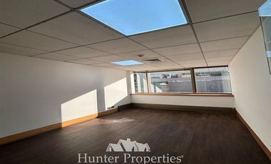 Oficina en Arriendo en Apoquindo / Augusto Leguia. Metro El Golf
