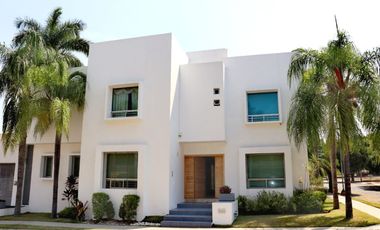 Casa en venta en Fraccionamiento Residencial Real Vista Hermosa, Colima.