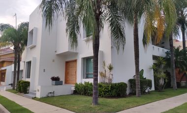 Casa en venta en Fraccionamiento Residencial Real Vista Hermosa, Colima.
