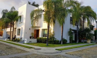 Casa en venta en Fraccionamiento Residencial Real Vista Hermosa, Colima.