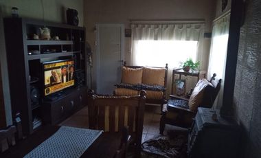 Casa en venta - 2 Dormitorios 1 Baño - Cochera - 1.400Mts2 - Mar del Tuyú
