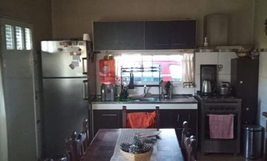 Casa en venta - 2 Dormitorios 1 Baño - Cochera - 1.400Mts2 - Mar del Tuyú