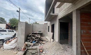 Departamento de 3 ambientes con espacio vehicular