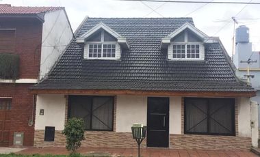 Casa en venta - 3 Dormitorios 3 Baños - 200Mts2 - Florencio Varela