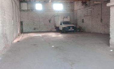 Galpón 300 M2 en  Madre Cabrini 1970, Tiro Suizo, Zona Sur.