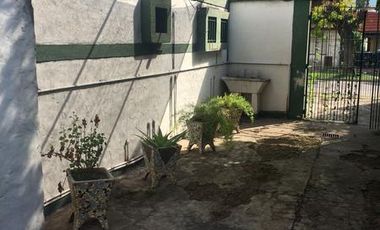 Casa con jardin y quincho