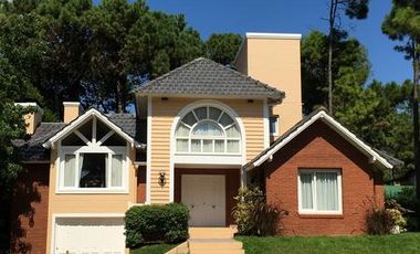 IMPORTANTE CHALET A 200 MTS DE MAR EN LA MEJOR ZONA DE PINAMAR (ZONA NORTE)