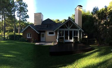 IMPORTANTE CHALET A 200 MTS DE MAR EN LA MEJOR ZONA DE PINAMAR (ZONA NORTE)