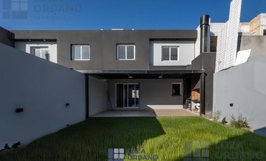 DUPLEX 3 DORMITORIOS MANANTIALES