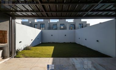 DUPLEX 3 DORMITORIOS MANANTIALES