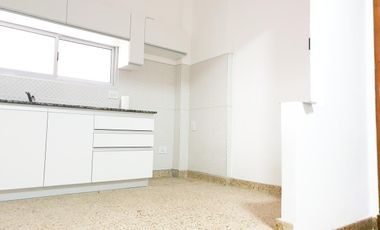 REFACCIONADO a NUEVO - PH 3 Ambientes con cochera y patio.