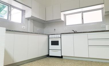 REFACCIONADO a NUEVO - PH 3 Ambientes con cochera y patio.