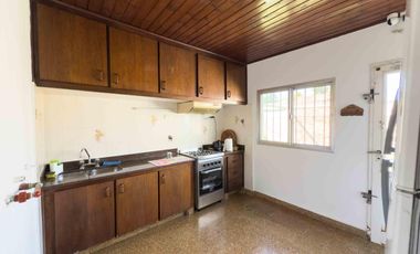 Casa en venta - 3 Dormitorios 1 Baño - Cocheras - 412Mts2 - Ensenada