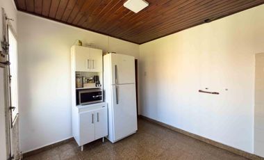 Casa en venta - 3 Dormitorios 1 Baño - Cocheras - 412Mts2 - Ensenada