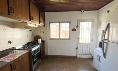 Casa en venta - 3 Dormitorios 1 Baño - Cocheras - 412Mts2 - Ensenada