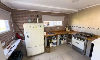 Casa en venta - 3 Dormitorios 1 Baño - Cocheras - 412Mts2 - Ensenada