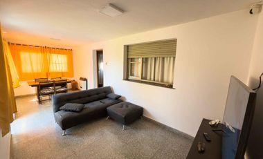 Casa en venta - 3 Dormitorios 1 Baño - Cocheras - 412Mts2 - Ensenada