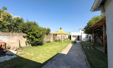 Casa en venta - 3 Dormitorios 1 Baño - Cocheras - 412Mts2 - Ensenada