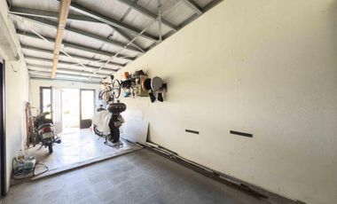Casa en venta - 3 Dormitorios 1 Baño - Cocheras - 412Mts2 - Ensenada