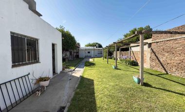 Casa en venta - 3 Dormitorios 1 Baño - Cocheras - 412Mts2 - Ensenada