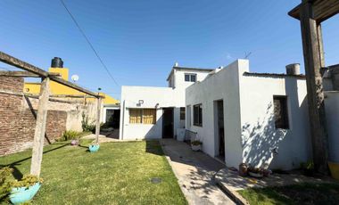 Casa en venta - 3 Dormitorios 1 Baño - Cocheras - 412Mts2 - Ensenada
