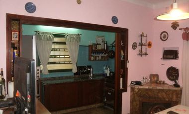 CHALET EN INMEJORABLE UBICACION A 200 MTS DE ESTACION MARMOL IDEAL PARA DOS FAMILIAS