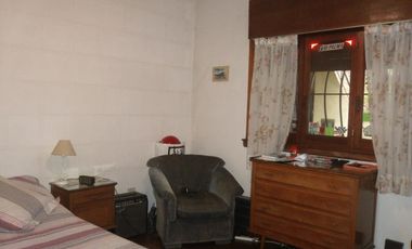 CHALET EN INMEJORABLE UBICACION A 200 MTS DE ESTACION MARMOL IDEAL PARA DOS FAMILIAS