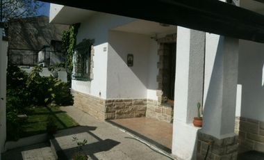 CHALET EN INMEJORABLE UBICACION A 200 MTS DE ESTACION MARMOL IDEAL PARA DOS FAMILIAS
