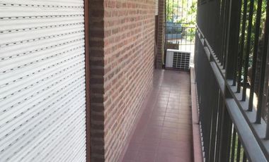 EXCELENTE DEPARTAMENTO DE 3 AMBIENTES EN INMEJORABLE UBICACION!!!! Lavalle 423, Monte Grande.-