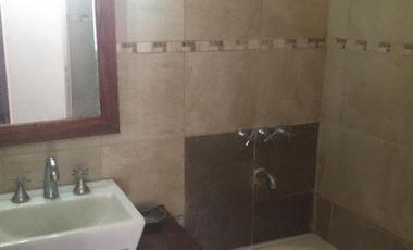 EXCELENTE DEPARTAMENTO DE 3 AMBIENTES EN INMEJORABLE UBICACION!!!! Lavalle 423, Monte Grande.-