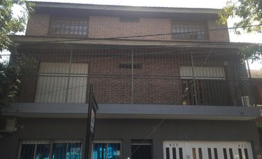 EXCELENTE DEPARTAMENTO DE 3 AMBIENTES EN INMEJORABLE UBICACION!!!! Lavalle 423, Monte Grande.-