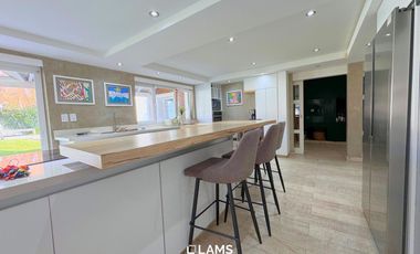 Chalet moderno de 7 ambientes en Venta - Barrio Los Troncos