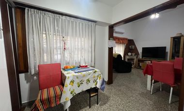 PH de cuatro ambientes a la venta en Sarandi